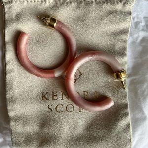 Kendra Scott Savannah Gold Tone Hoop Earrings in Mauve Mix